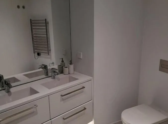 Lisbon, Wifi, Ac Apartment *